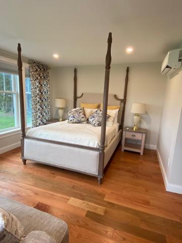 Gray's Manor - Memphremagog *