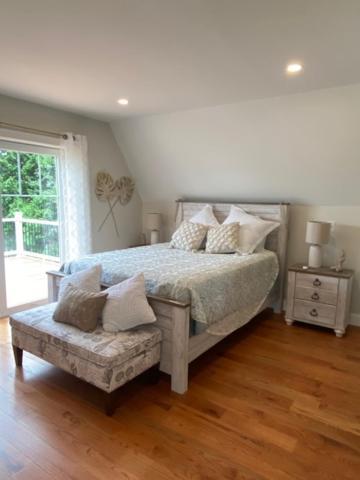 Gray's Manor - Memphremagog Homestay *